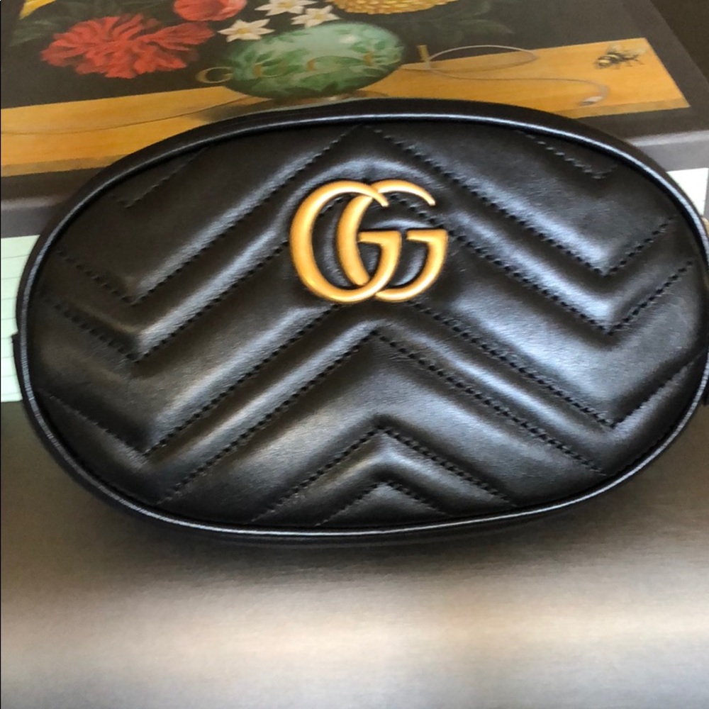 Black leather Gucci Marmont Matelasse belt bag size 85
